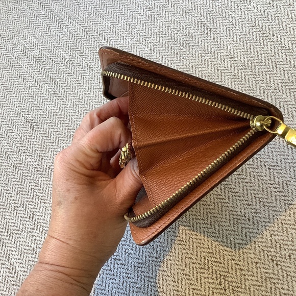 LOUIS VUITTON ZIPPY WALLET MONOGRAM CANVAS ZIPPER WALLET - Picture 3 of 17